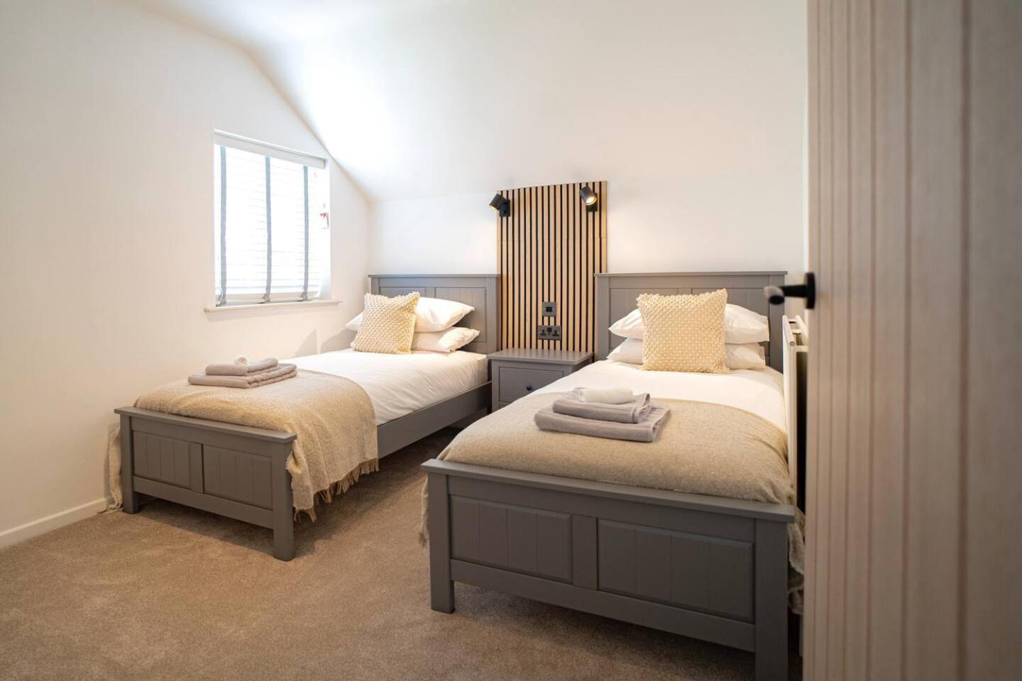 Stylish 2 Bedroom Cottage With Hot Tub And Parking Bewdley Kültér fotó