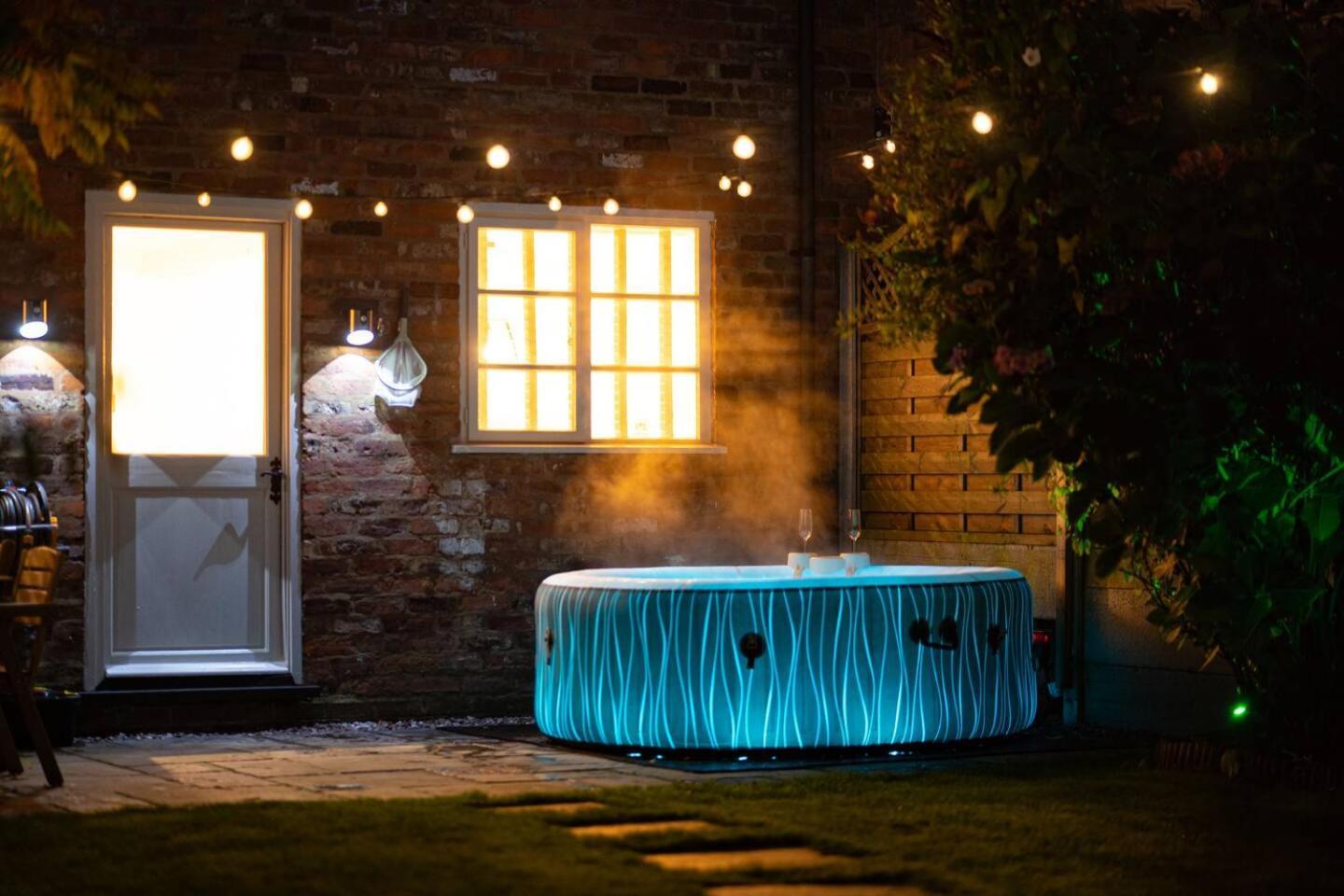 Stylish 2 Bedroom Cottage With Hot Tub And Parking Bewdley Kültér fotó