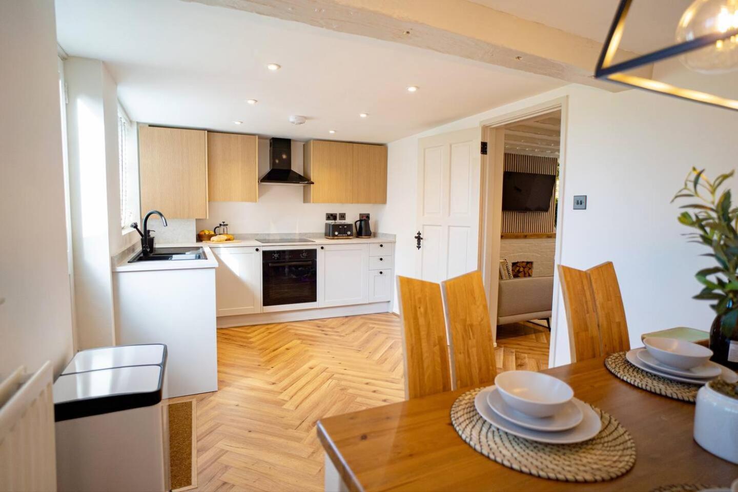 Stylish 2 Bedroom Cottage With Hot Tub And Parking Bewdley Kültér fotó