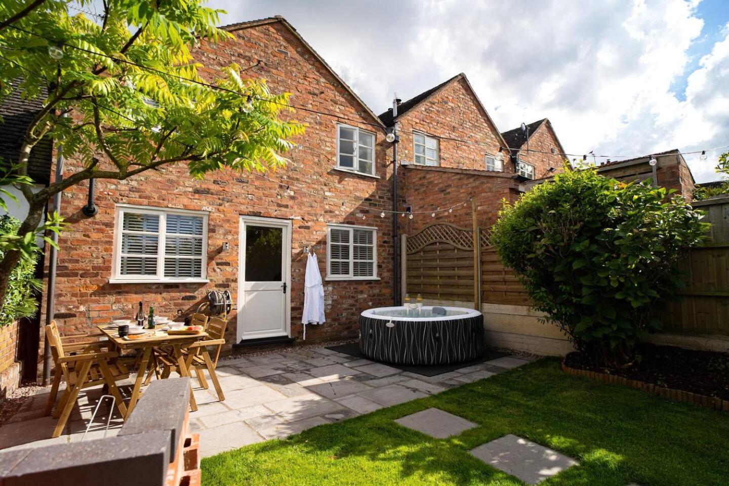 Stylish 2 Bedroom Cottage With Hot Tub And Parking Bewdley Kültér fotó
